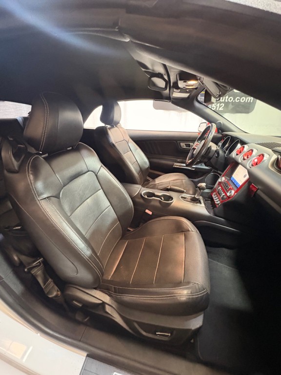 2019 Ford Mustang Image 30