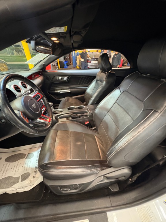 2019 Ford Mustang Image 38