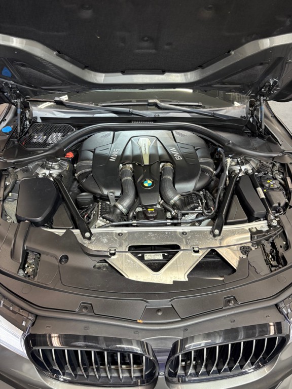 2017 BMW 7 Series Image 12