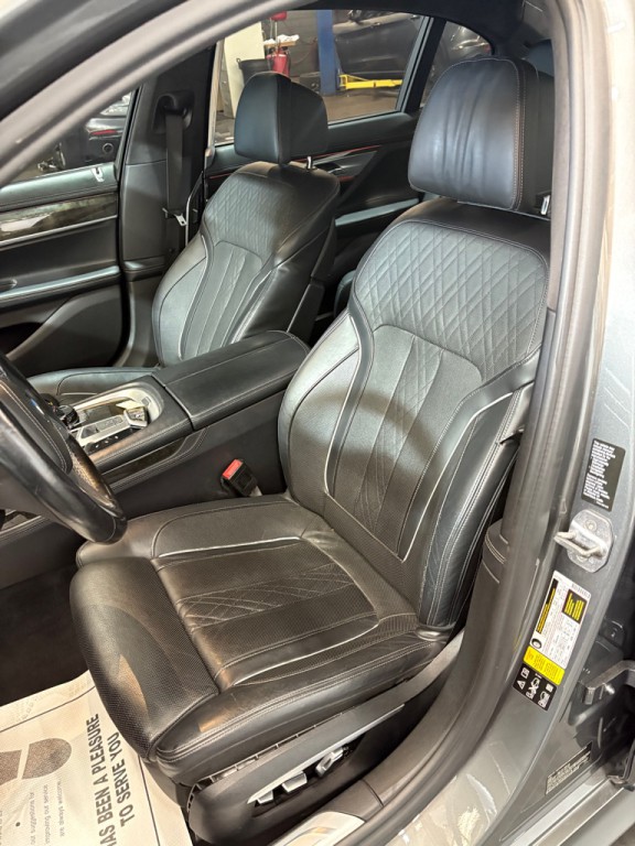 2017 BMW 7 Series Image 16