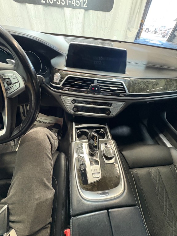 2017 BMW 7 Series Image 19