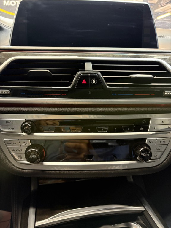 2017 BMW 7 Series Image 21
