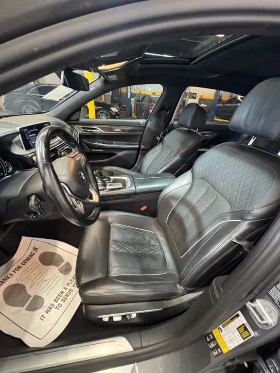 2017 BMW 7 Series Image 26