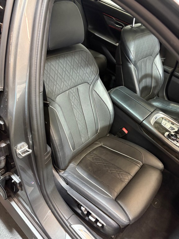 2017 BMW 7 Series Image 28