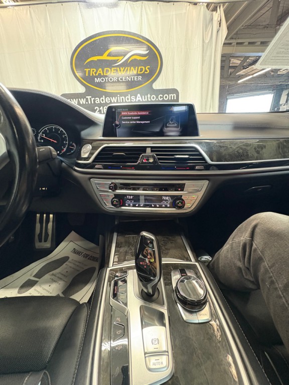 2017 BMW 7 Series Image 31