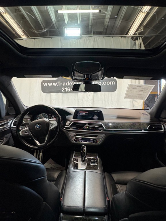 2017 BMW 7 Series Image 37