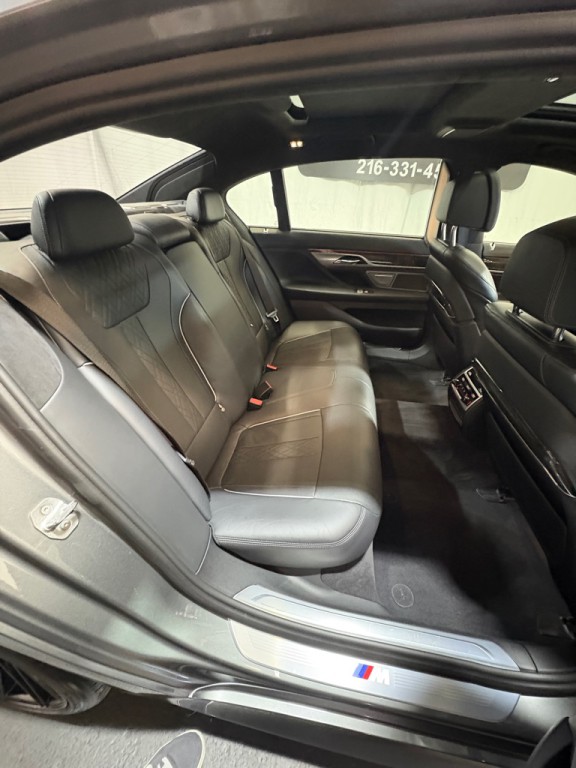 2017 BMW 7 Series Image 39
