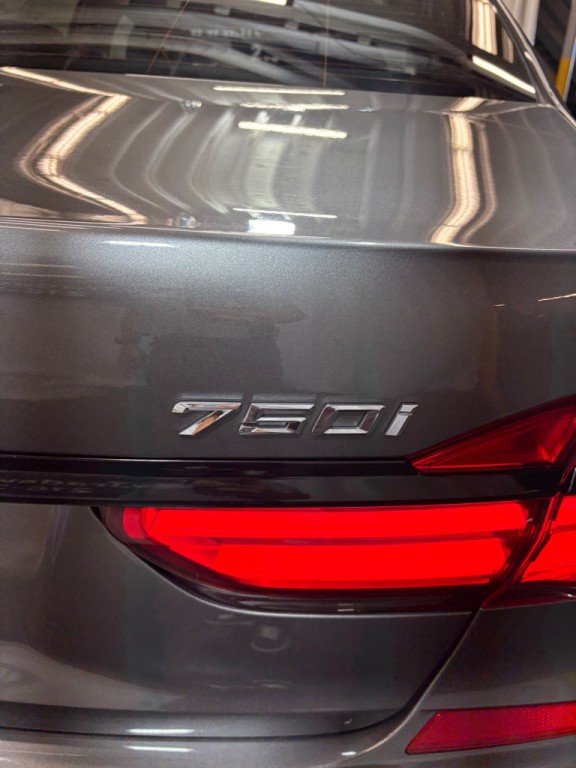 2017 BMW 7 Series Image 40