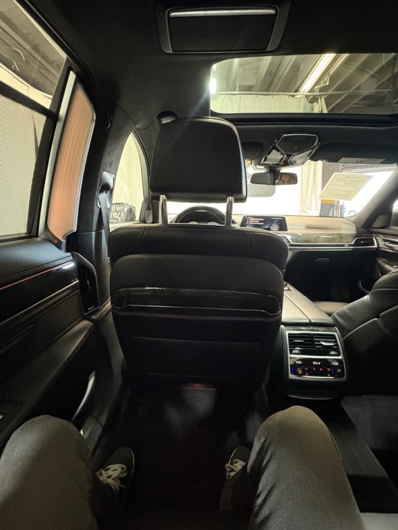 2017 BMW 7 Series Image 44