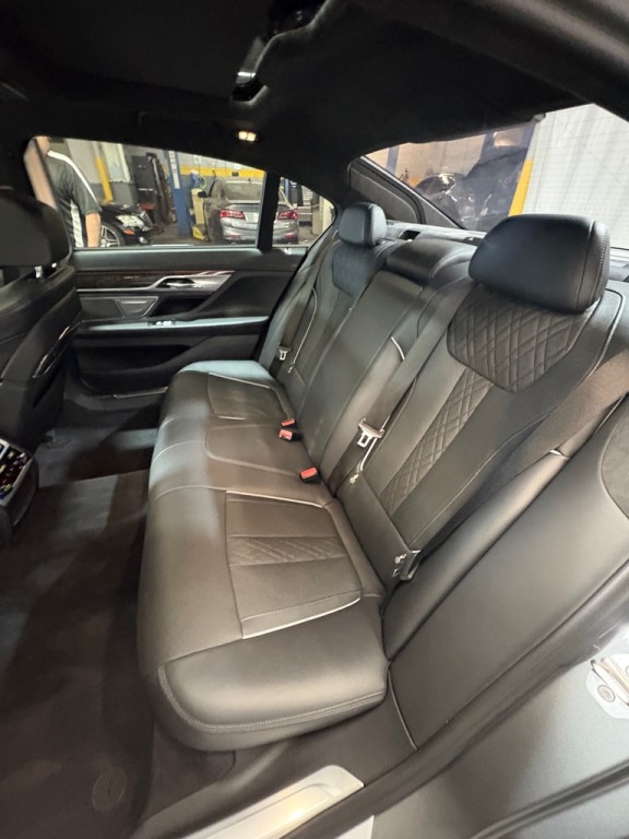 2017 BMW 7 Series Image 46