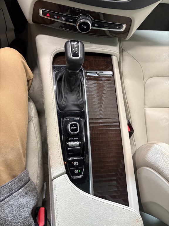 2016 Volvo XC90 Image 22