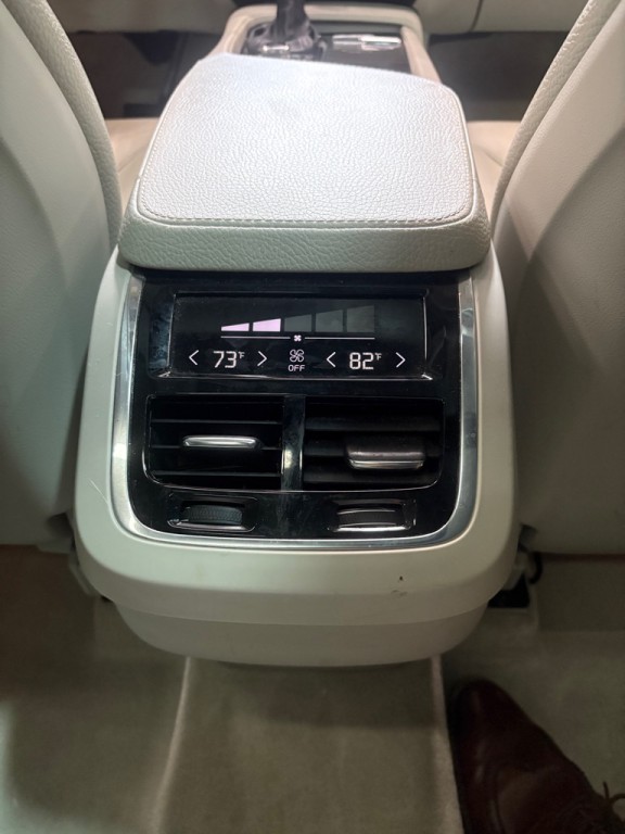 2016 Volvo XC90 Image 36