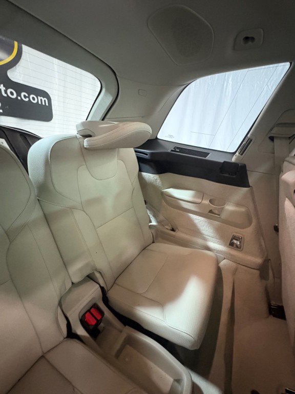 2016 Volvo XC90 Image 39