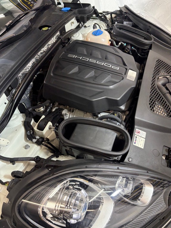 2018 Porsche Macan Image 13