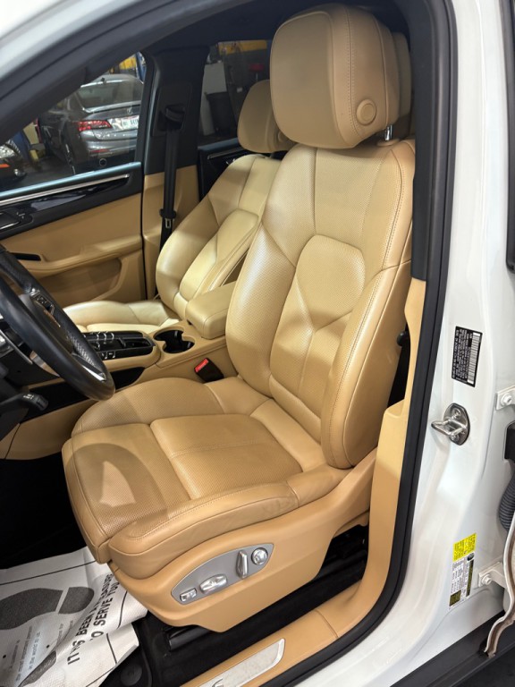 2018 Porsche Macan Image 15