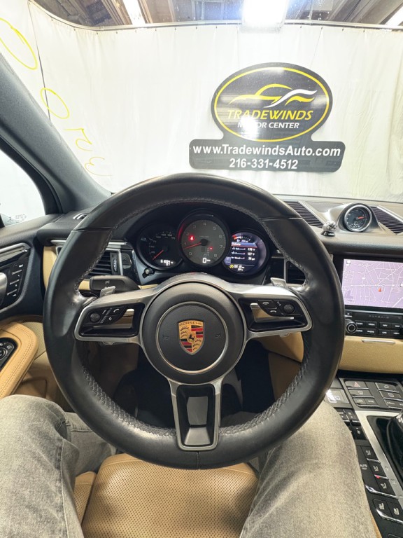 2018 Porsche Macan Image 16