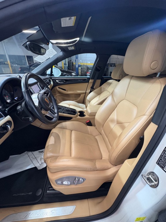 2018 Porsche Macan Image 23