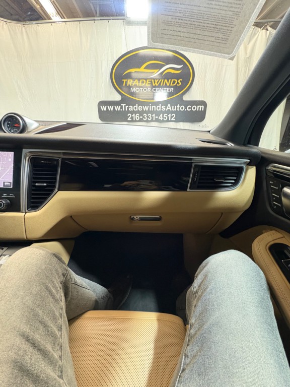 2018 Porsche Macan Image 26