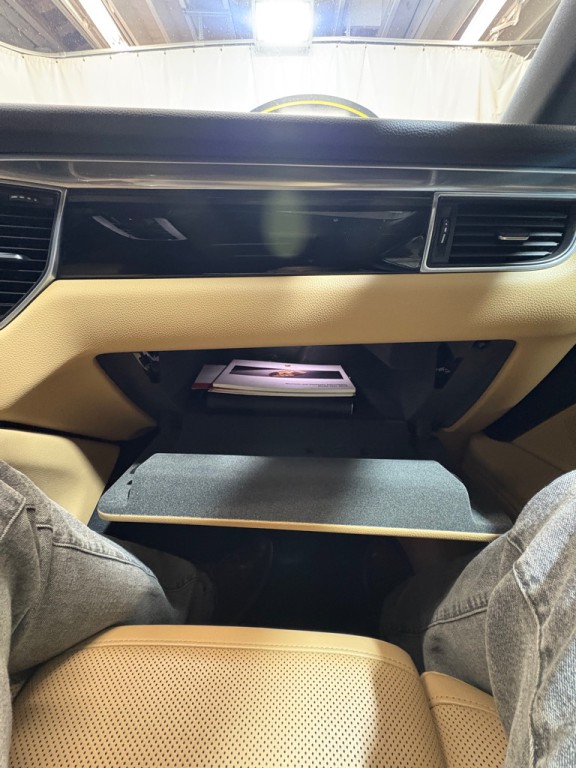 2018 Porsche Macan Image 27