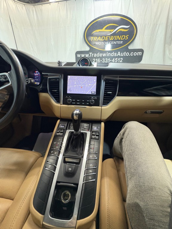 2018 Porsche Macan Image 28