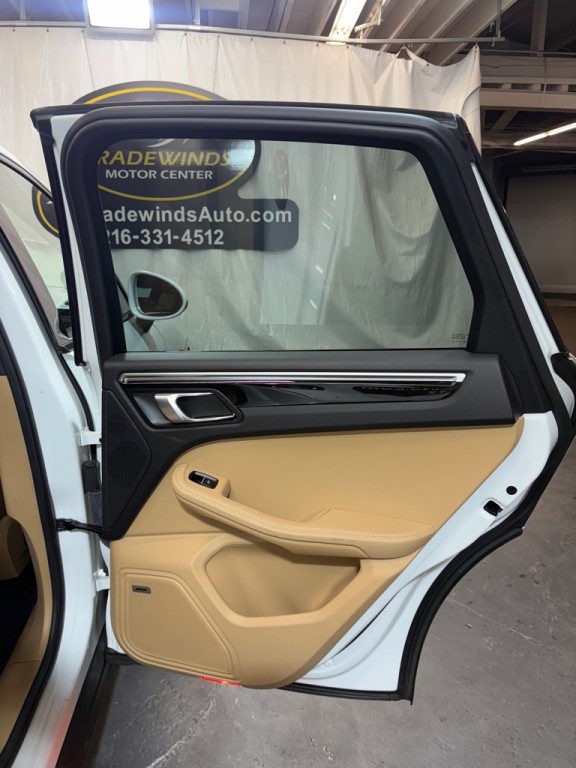 2018 Porsche Macan Image 30
