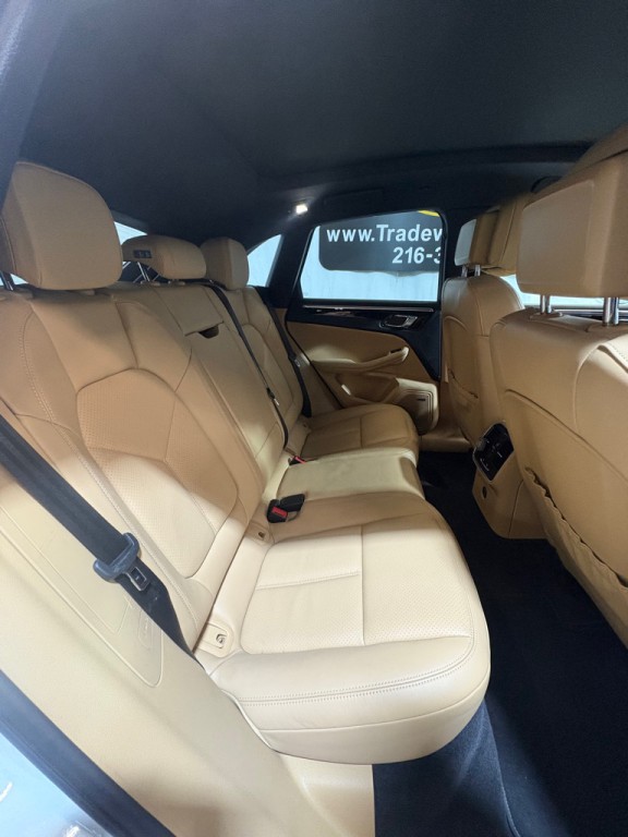 2018 Porsche Macan Image 35