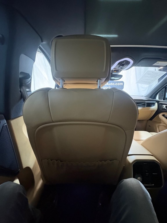 2018 Porsche Macan Image 39