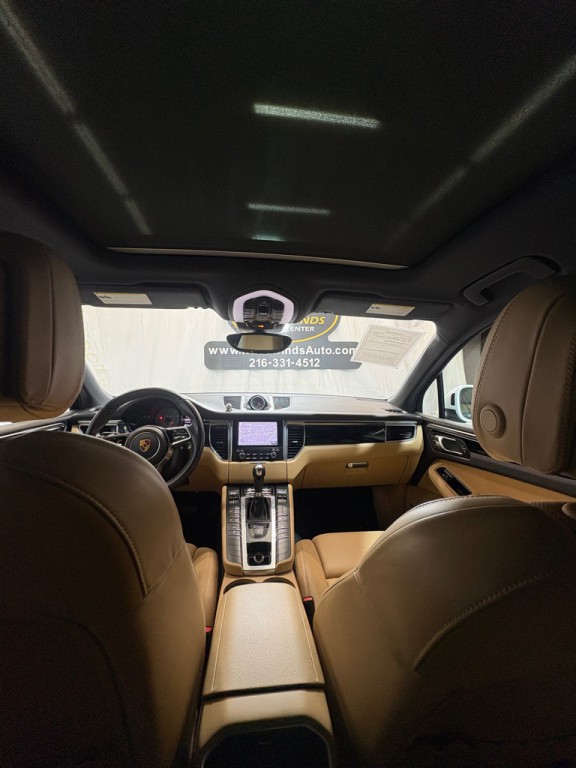 2018 Porsche Macan Image 40