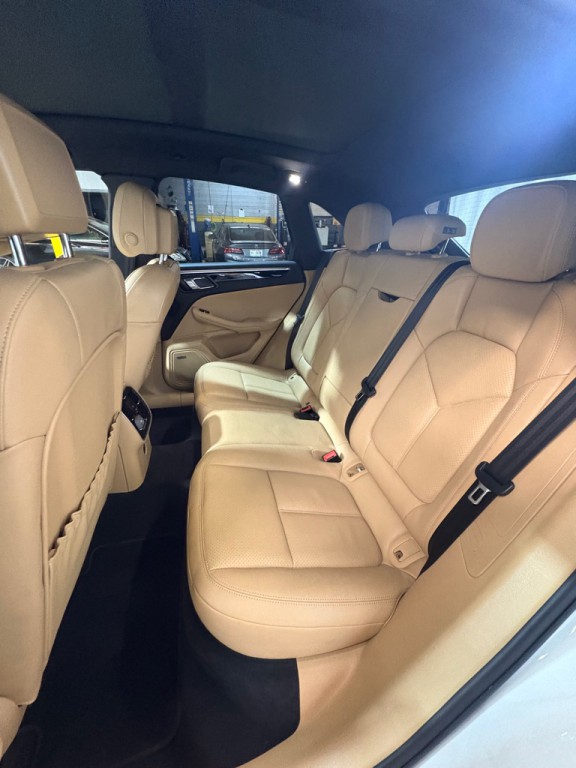 2018 Porsche Macan Image 41