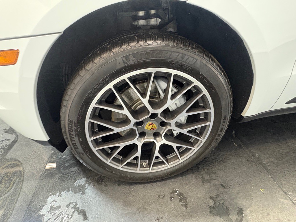 2018 Porsche Macan Image 42