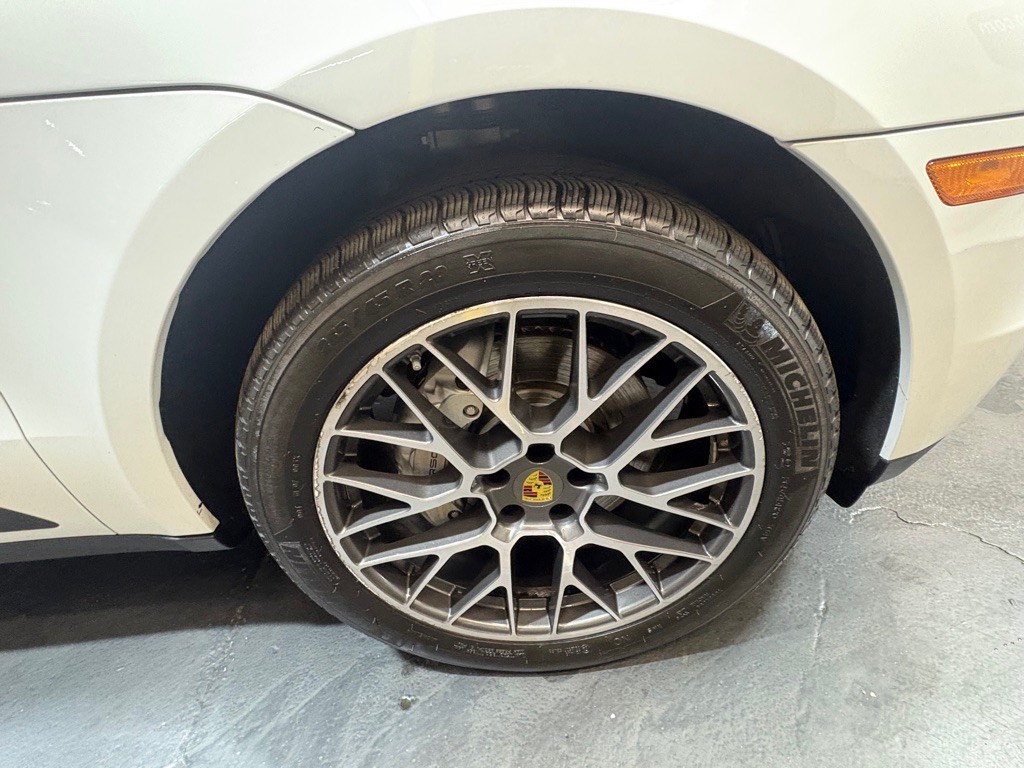2018 Porsche Macan Image 43