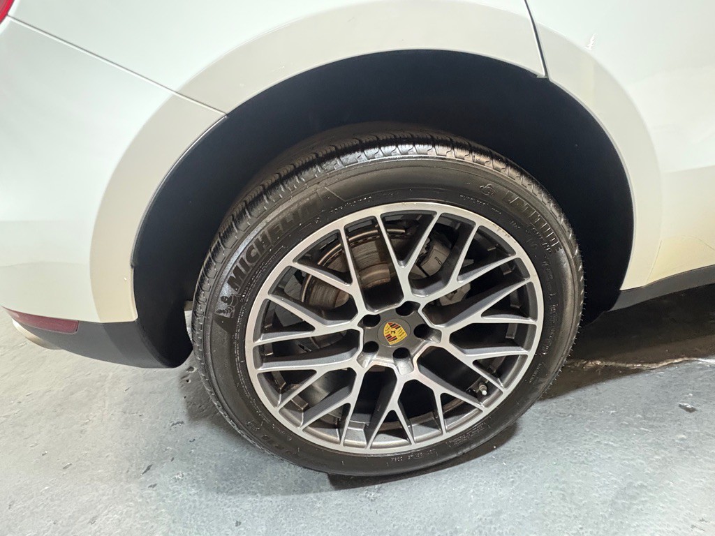 2018 Porsche Macan Image 44