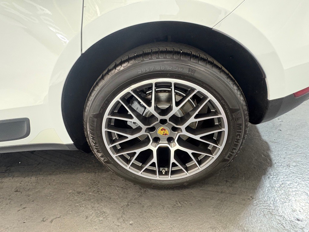 2018 Porsche Macan Image 45