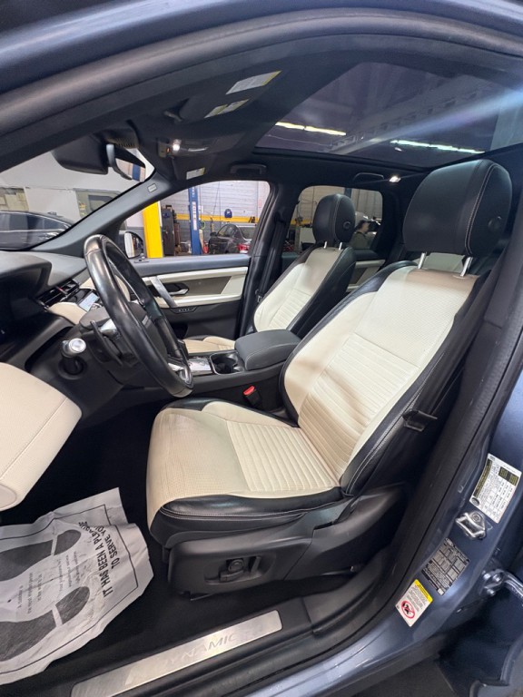 2020 Land Rover Discovery Sport Image 25