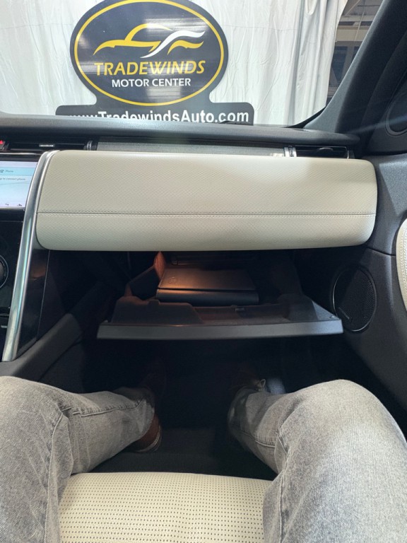 2020 Land Rover Discovery Sport Image 29