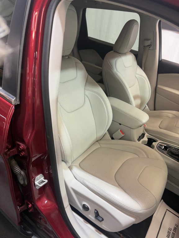 2019 Jeep Cherokee Image 27