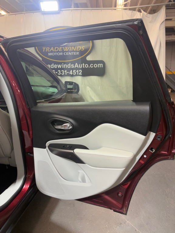 2019 Jeep Cherokee Image 32