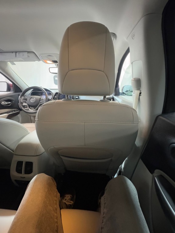 2019 Jeep Cherokee Image 34