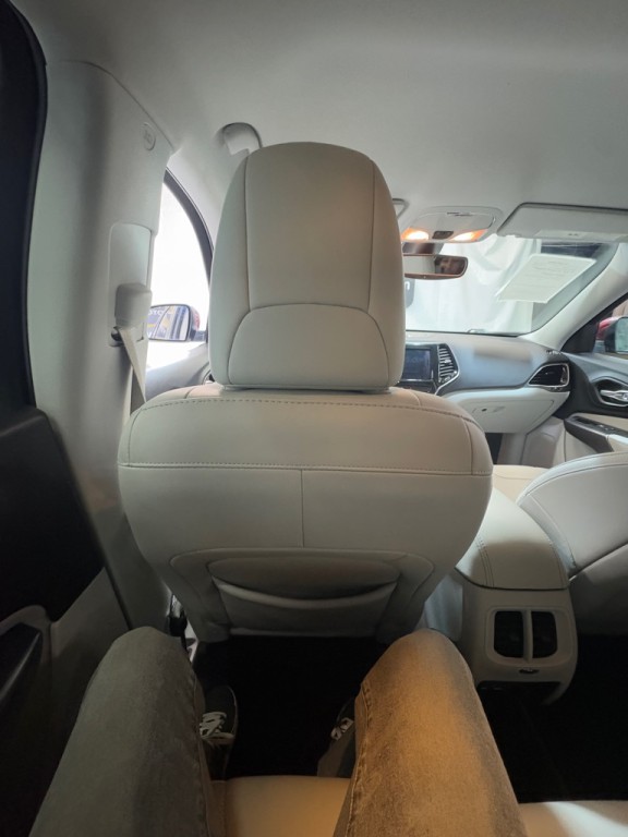 2019 Jeep Cherokee Image 42