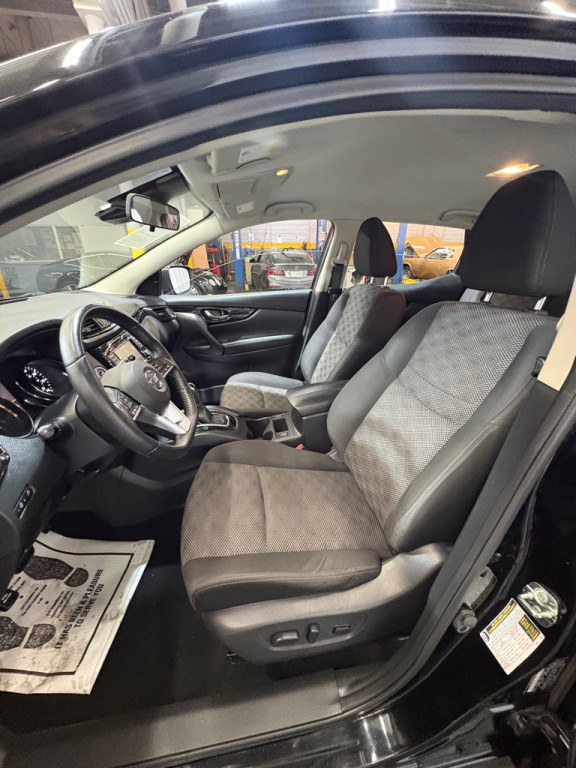 2019 Nissan Rogue Image 24