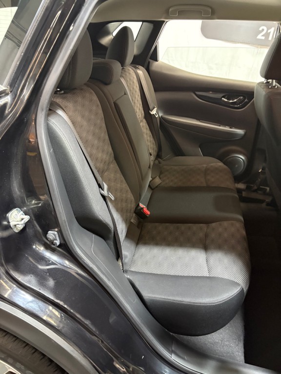 2019 Nissan Rogue Image 32