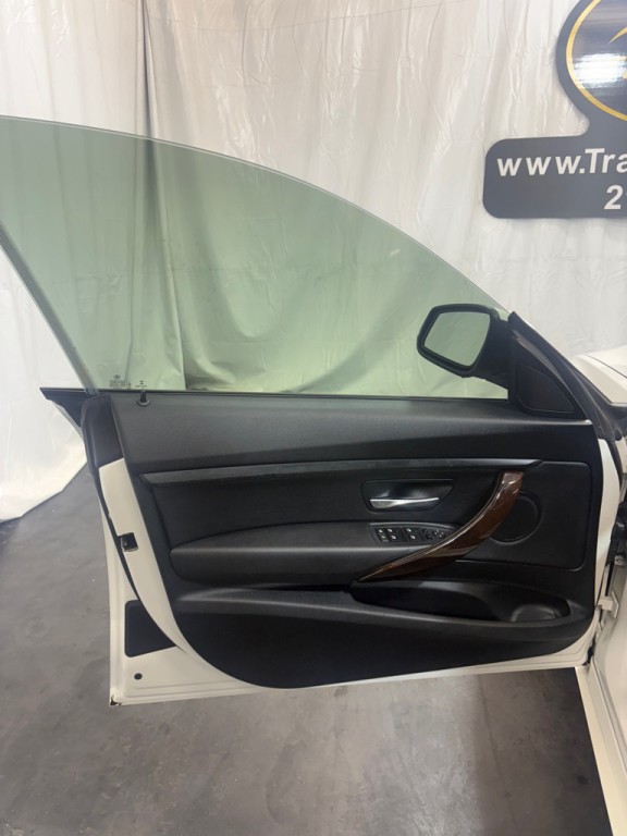 2015 BMW 3 Series Image 11