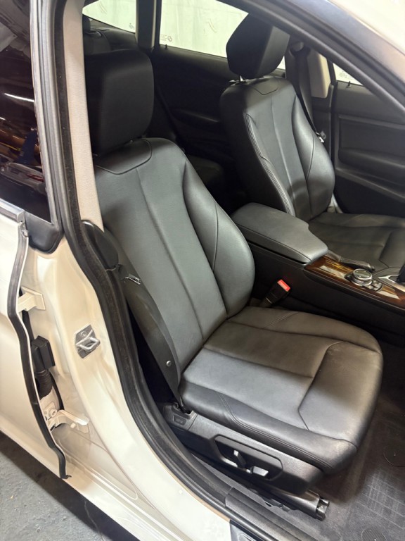 2015 BMW 3 Series Image 22