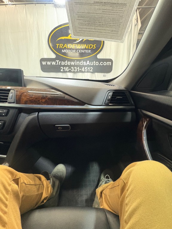 2015 BMW 3 Series Image 23