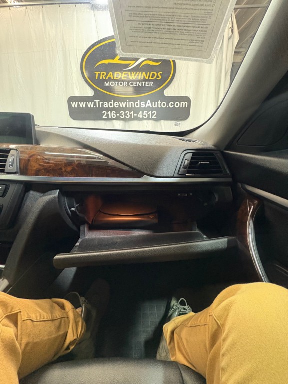 2015 BMW 3 Series Image 24