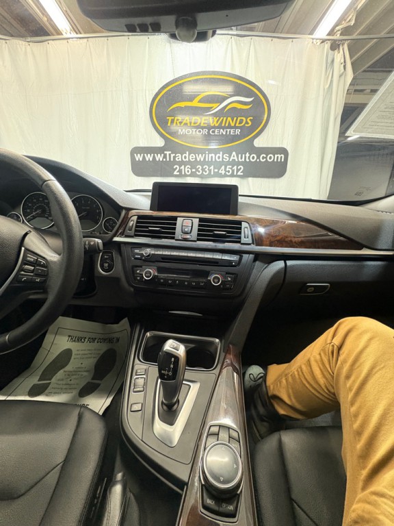 2015 BMW 3 Series Image 25