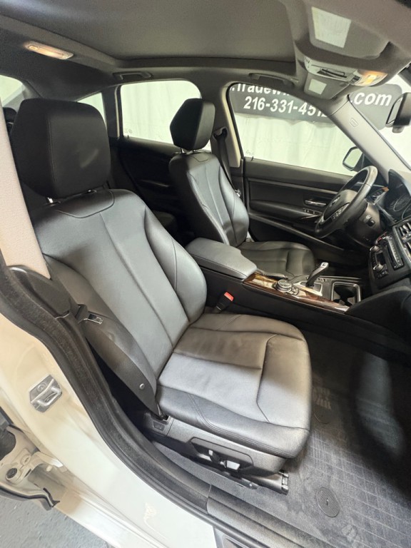 2015 BMW 3 Series Image 26