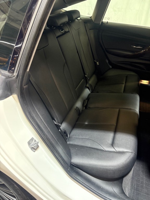 2015 BMW 3 Series Image 28