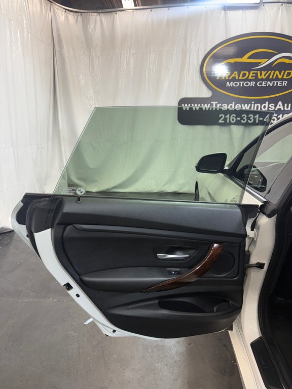 2015 BMW 3 Series Image 33