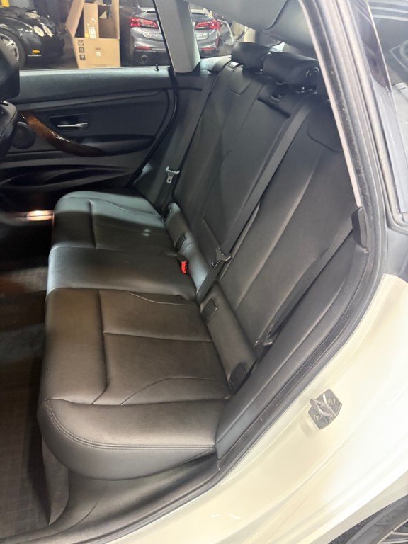 2015 BMW 3 Series Image 34